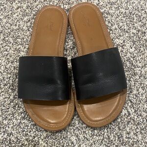 Universal Thread Black and Brown Sandals